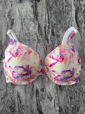 NWT! PINK Bra! 32D wear everywhere push up.